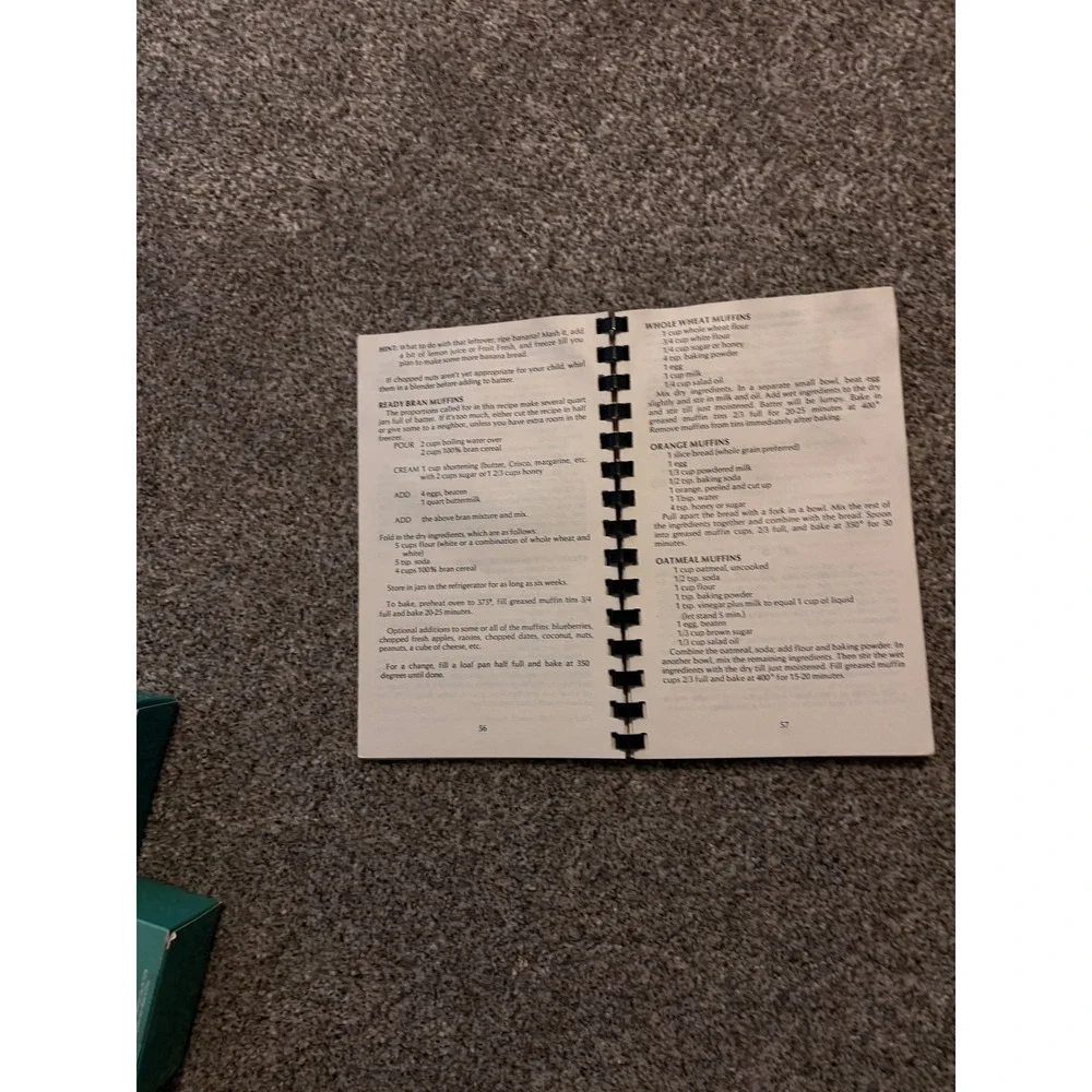 Meadowbrook Press Feed Me I'm Yours Cookbook Parents Cream Vintage 1981 Spiral